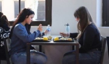 Los seis espacios de la Universidad Nacional de Rosario (UNR) ofrecen menúes accesibles para estudiantes, docentes y no docentes.