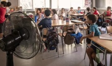 Video: Una chica llevó un ventilador de su casa a la escuela y se volvió viral