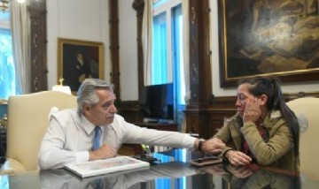 Fernández recibió a la mamá que denunció abuso sexual a su hijo en un viaje de egresados
