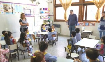 Fernando Gray participó del 50° aniversario del Jardín de Infantes N° 908