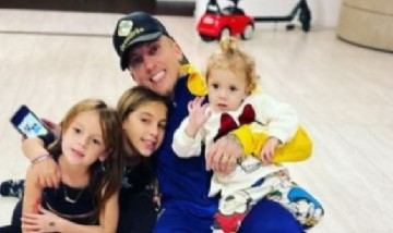 El Polaco festejó su cumpleaños con sus hijos y sus dos ex, Barby Silenzi y Karina La Princesita