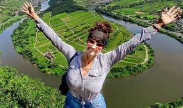 Una mujer murió al caerse de un precipicio cuando estaba posando para un selfie
