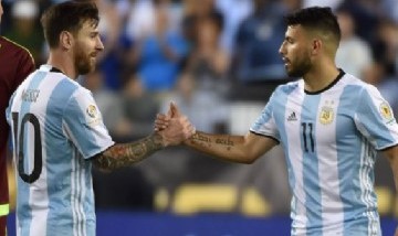 ¿Messi lo dejó a gamba al Kun?: explotaron los memes tras la salida de Lío del Barcelona