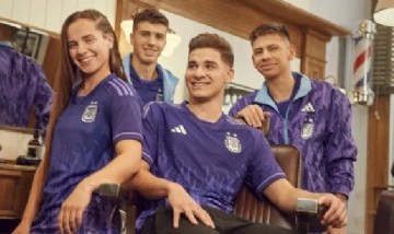 Con un diseño basado en la igualdad de género, la Selección Argentina presentó su camiseta alternativa