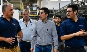 Nardini inauguró el pavimento de la calle Benjamín Seaver tras un acuerdo entre el Municipio y una empresa del parque industrial