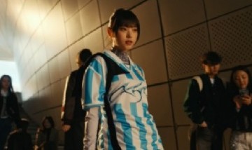 Haerin del grupo de K-pop NewJeans vistió la camiseta Argentina con las tres estrellas