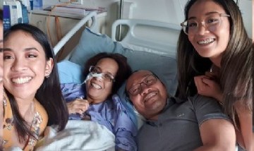 Novia se rapa la cabeza en plena boda para apoyar a su mamá enferma de cáncer