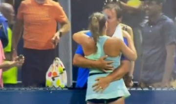 Polémica por el festejo de una tenista de 16 años con su papá y su entrenador en el US Open