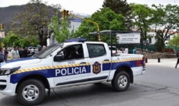 A punta de pistola, asaltaron a un concejal de Salta frente a su esposa e hijos
