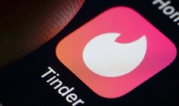 Se conocieron por Tinder, lo mató y convivió 3 días con el cádaver