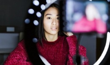 China exigirá a los influencers tener estudios si desean hablar de "temas complejos"