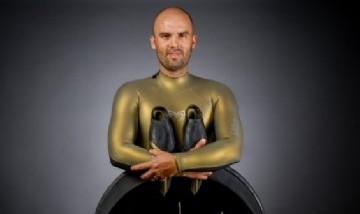 Alexey Molchanov, campeón de buceo libre, volvió a batir el récord mundial con su marca