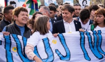 Axel Kicillof acompañó la marcha por la "Noche de los Lápices" para "apoyar a los pibes que luchan"