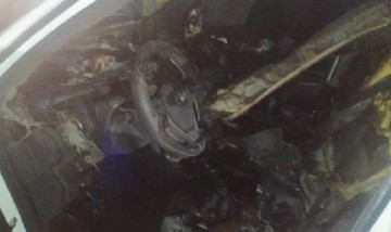 Incendiaron el auto de la presidenta del Concejo de Capitán Bermúdez
