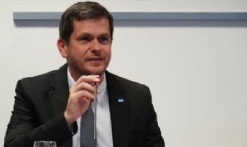Zárate firmó un convenio con el Grupo Mirgor para promover inversiones industriales y obras comunitarias