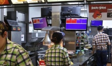 Sueldos de McDonald's, Burger King y Mostaza en octubre de 2026: cuánto cobran cajeros, principiantes y encargados