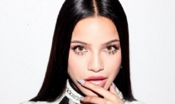 Emilia Mernes lanzó a la venta sus icónicos brillitos para los ojos: cuánto salen