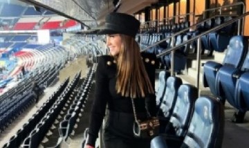 Antonela Roccuzzo deslumbró en la cancha del PSG con un tremendo look total black