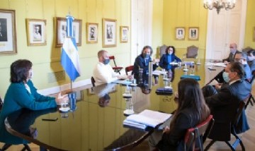 El gabinete económico confirmó que se mantendrá la asistencia a los sectores afectados por las restricciones