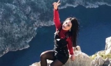 Joven turca salió a festejar el fin de la cuarentena y cayó de un barranco al sacarse una foto