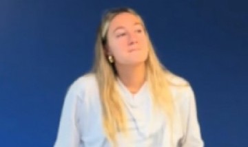 Le hicieron creer que debía cantar el Himno en su primer día de trabajo y el video se volvió viral