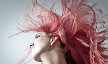 Las tendencias en color de pelo para el verano 2024: tonos cálidos y muy favorecedores