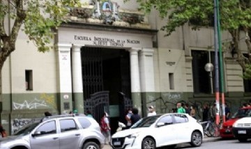 Polémica en La Plata: un colegio histórico vuelve a clases sin protocolos ni medidas