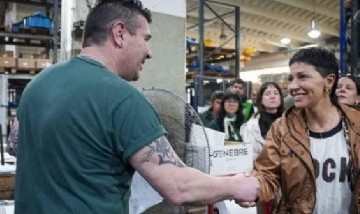 Mayra Mendoza visitó la fábrica Repicky y criticó el modelo económico de Milei