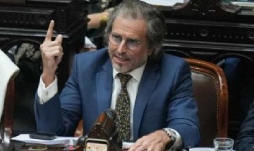 Benegas Lynch acusó a García Cuerva de "militar con sotana el regreso del peronismo"