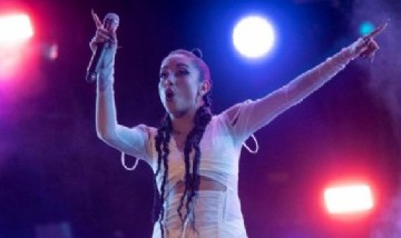 Furor por María Becerra en GEBA: la cantante la rompió ante más de 15 mil personas
