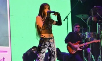 María Becerra lloró al recordar a su ex, Rusher King