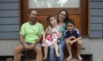 Reclaman a IOMA por negarse a entregar aceite de cannabis para el tratamiento de niños