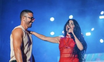 Video: El romántico beso de Lali Espósito y el actor español Miguel Ángel Silvestre