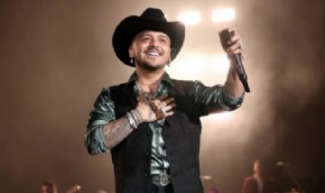 Christian Nodal aparenta unos cuantos años menos tras haber sido papá con Cazzu: mirá