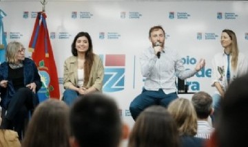 Otermín recibió a 80 jóvenes de la Fundación Universitaria del Río de la Plata en Lomas de Zamora