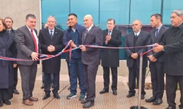 Elías Suárez inauguró el renovado Hospital de Beltrán y entregó viviendas sociales a familias del departamento