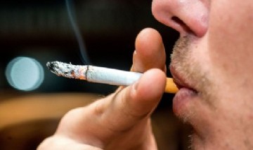 Tabacalera deberá pagar indemnización millonaria a hombre que sufrió un infarto tras fumar 33 años