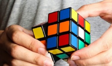 Un argentino batió un récord sudamericano y en menos de un segundo armó un Rubik
