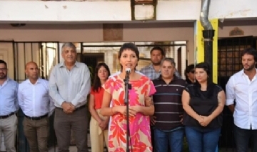 La intendenta Mayra Mendoza presente en la apertura del ciclo lectivo en la Escuela Primaria 65