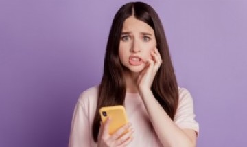 No le contestó a su novia durante horas, apareció por la mañana y la excusa se viralizó
