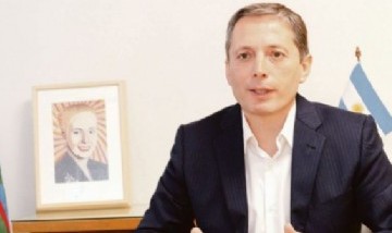 Fernando Gray salió con los tapones de punta contra Javier Milei por vetar la movilidad jubilatoria