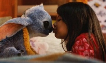 Furor por el merchandising de la nueva película de Stitch: se pelean por artículos en cines