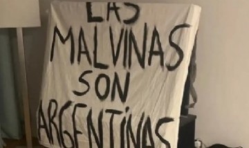 Revelaron cómo llegó la bandera de Malvinas que levantaron los jugadores argentinos tras vencer a Inglaterra
