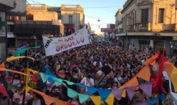 Histórico: se realizó la primera Marcha del Orgullo y respeto a los demás en Azul