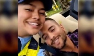Mujer policía detiene a Maluma y se vuelve viral: "El bizcocho que me encontré"