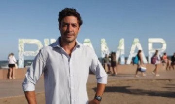 Pinamar: filmaron a la tesorera municipal llevándose dinero de la recaudación y fue echada tras 11 videos que la comprometen