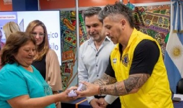 Berazategui entregó 69 anteojos gratuitos a pacientes sin obra social del Centro Oftalmológico San Camilo