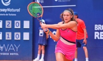 El batacazo de Julia Riera: la argentina venció a Ekaterina Alexandrova y avanza en Brisbane