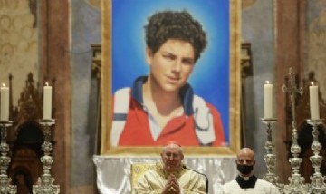 Carlo Acutis, el influencer beatificado por el papa que anunció su muerte en un video