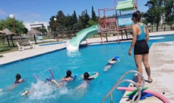 Miles de estudiantes en toda la provincia aprenden a nadar en las escuelas con Entrerrianada